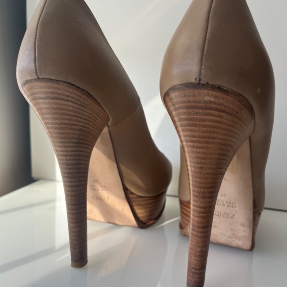 Fendi Fendista pump in beige - Picture 6 of 7